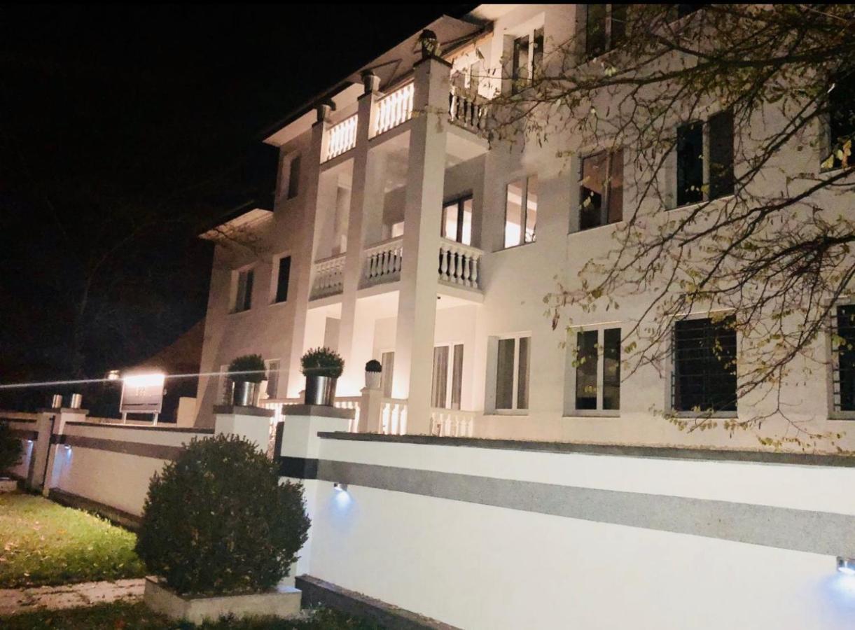 Park Apart Hotel Gatower Str. Берлин Екстериор снимка